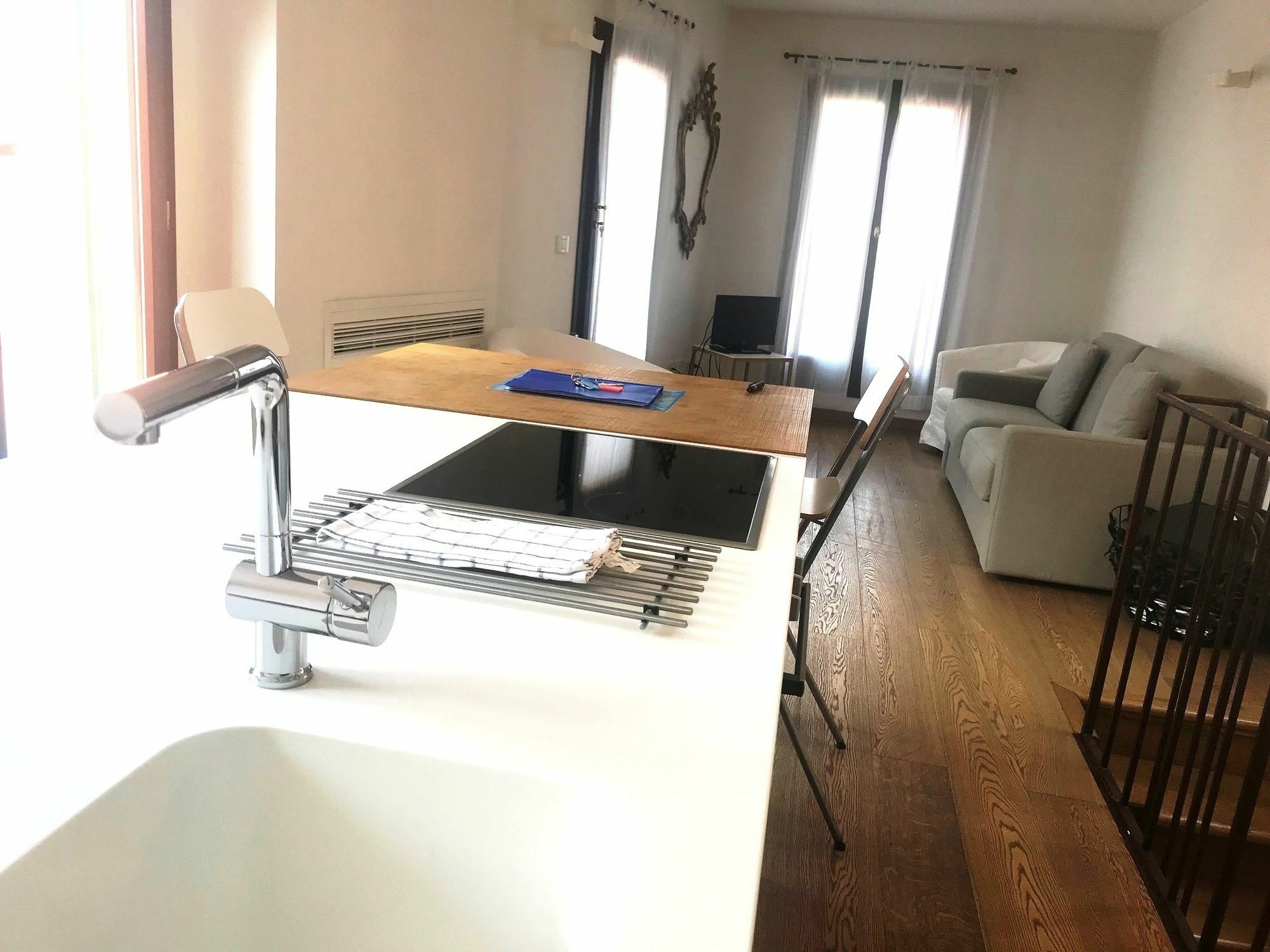 Modern With Terrace Apartment *